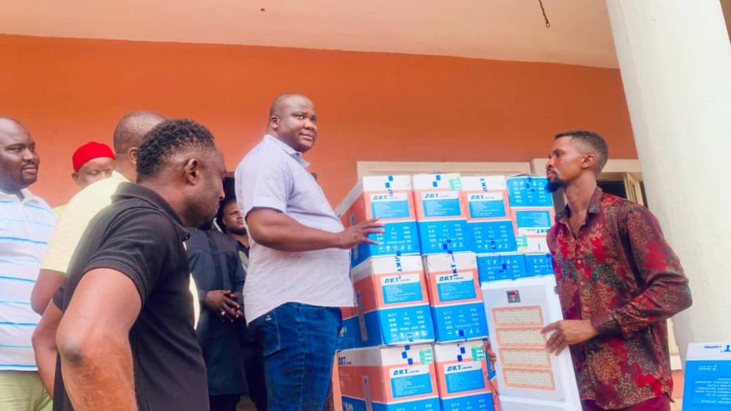 Enugu South LG Takes Delivery of 60 Solar Streetlights