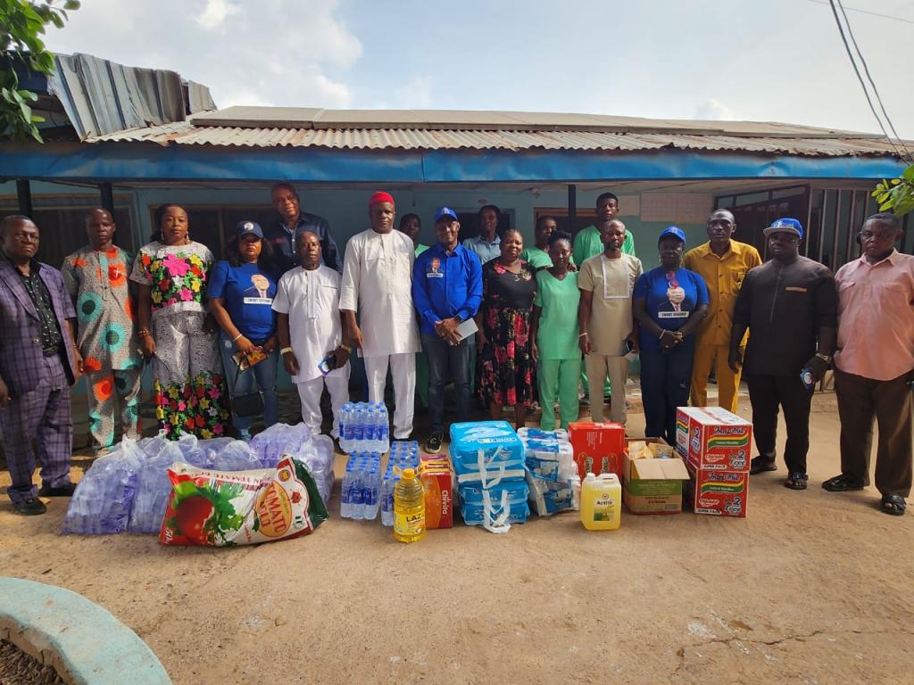 Mbah @53: Group donates items to vulnerable children in Enugu