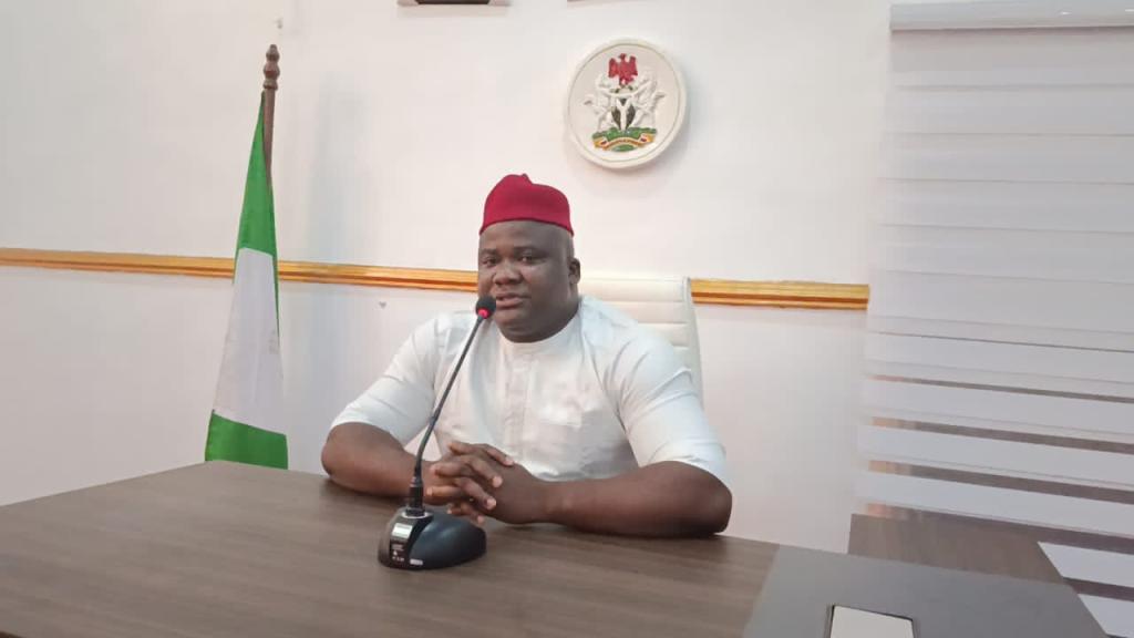 Enugu South LG Boss, 13 Councillors, Others Defect To APC, Pledge Loyalty To Gov. Mbah