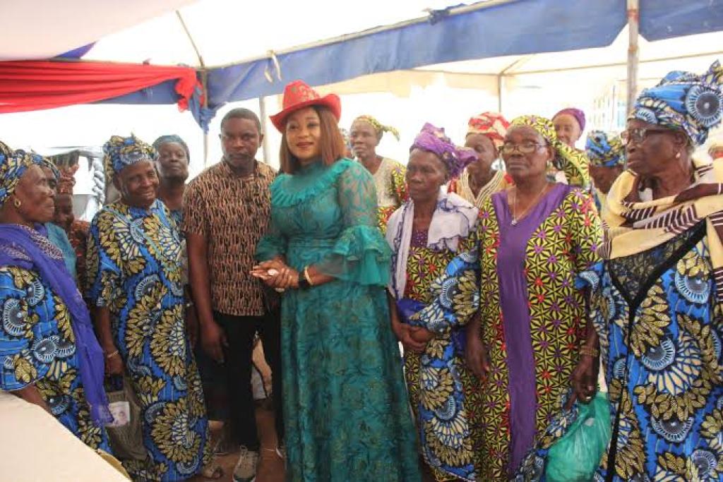 Foundation feeds 500 elderly, vulnerable in Lagos