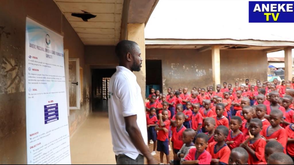 Foundation Visits Kids At Iva Valley School Enugu; Distributes Books - Aneke TV
