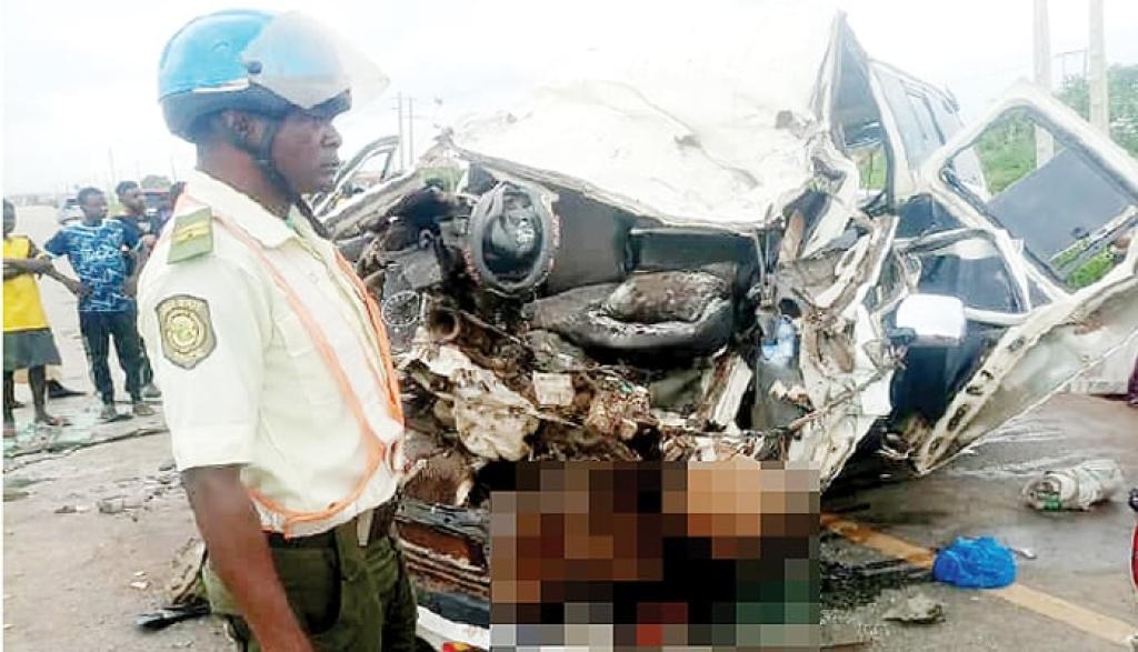 2 die in  lone crash on Lagos-Ibadan Expressway