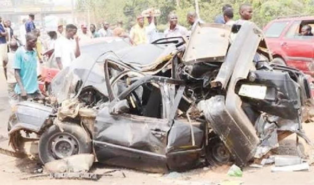 11 killed as bus, truck collide on Benin–Agbor road