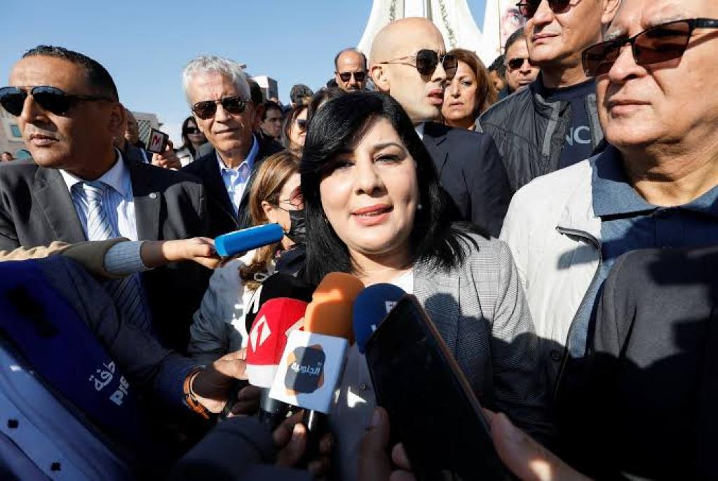 Tunisia sentences 2 prominent journalists to nearly 4 years in prison