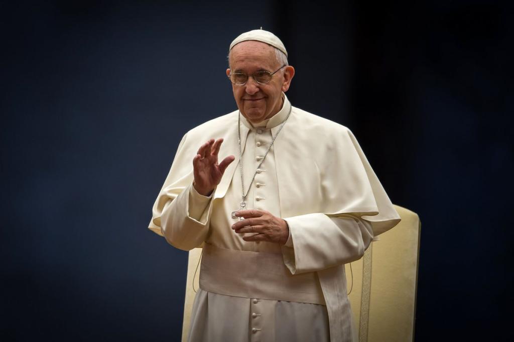 Vatican: Pope Francis to Receive Hospital Treatment for Bronchitis
