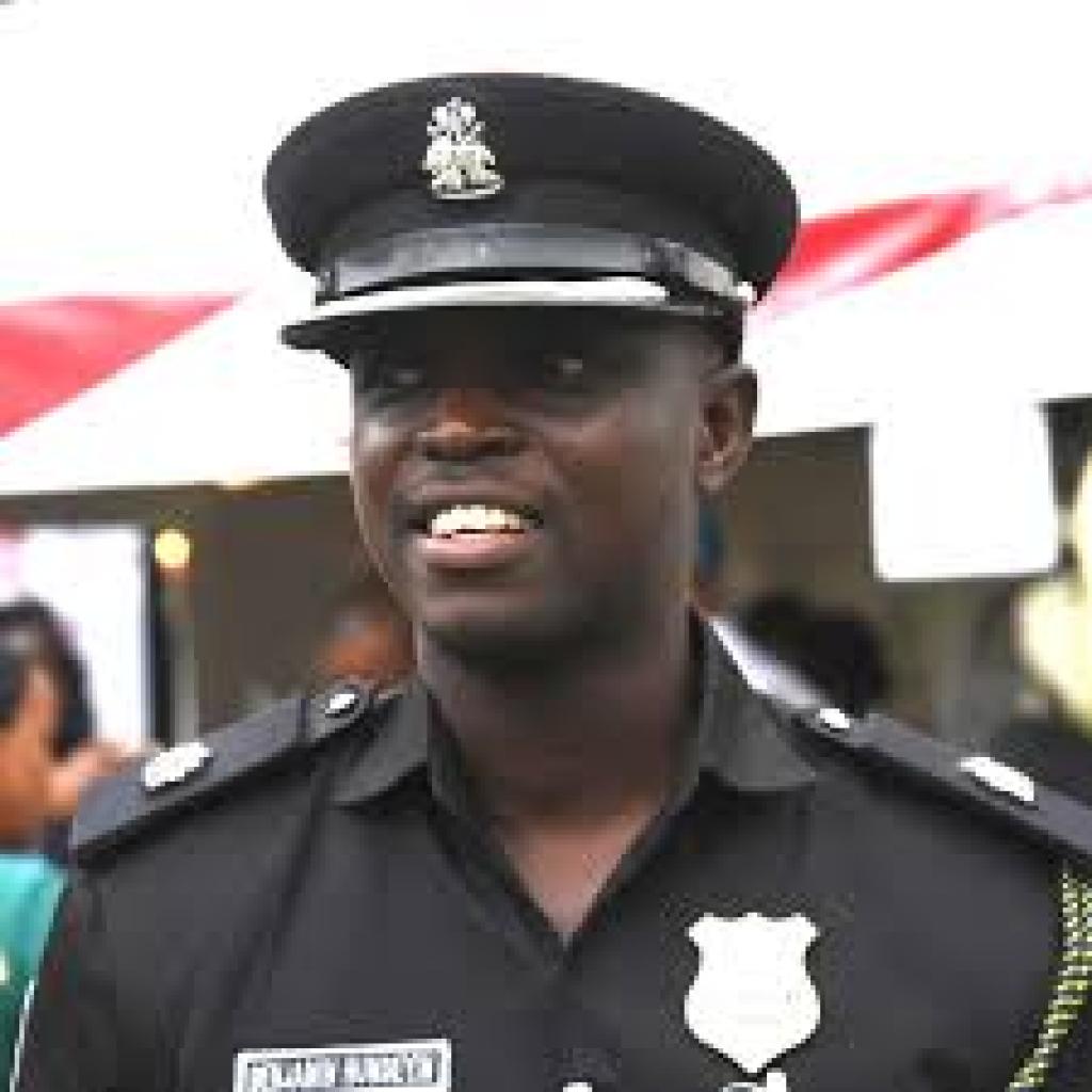 Police rescue robbery suspect from mob attack